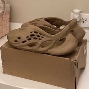 YZY FOAM RNNR